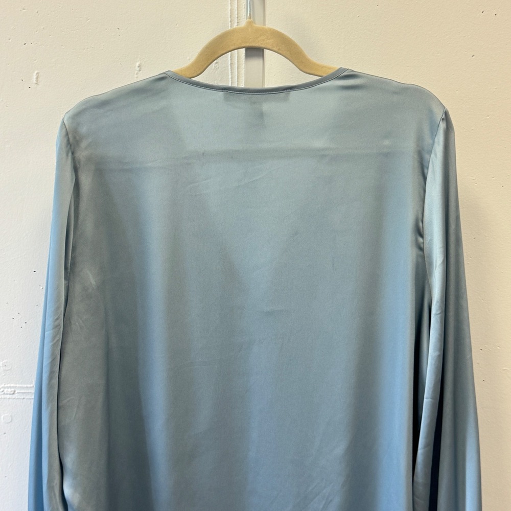 White House Black Market Blue Satin Smocked V-Neck Blouse XL Long Sleeve Top - Picture 4 of 9